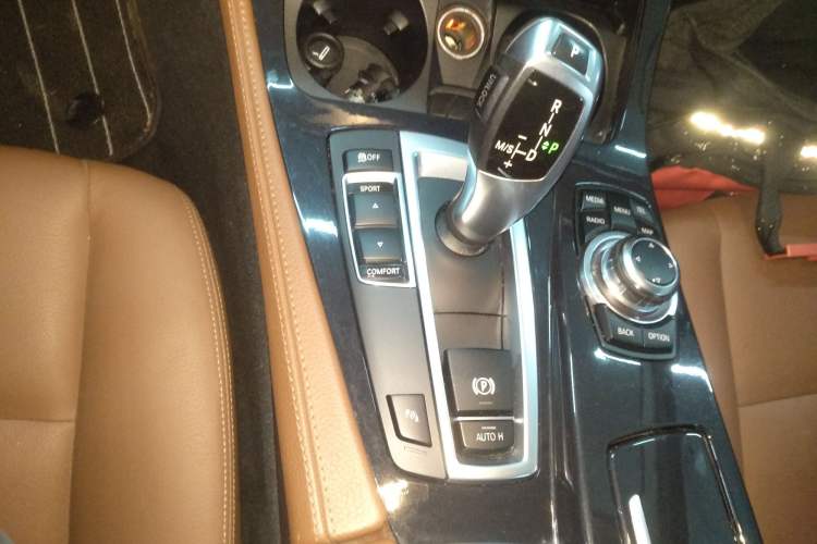 Used BMW 5 Series 2014 520Li Elegant Model
