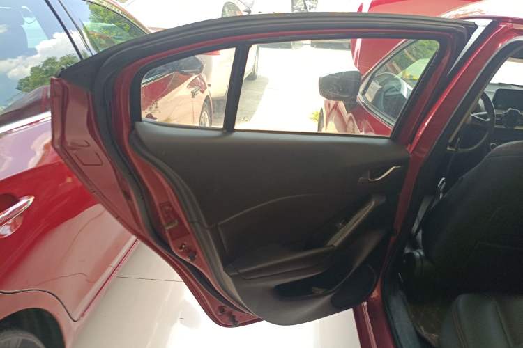 Used Mazda Mazda 3 Axela 2017 Hatchback 1.5L Automatic Luxury Model Emission Standard China V
