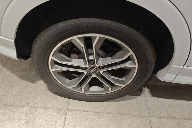 Used Audi Q3 2024 40 TFSI Fashion Dynamic Model
