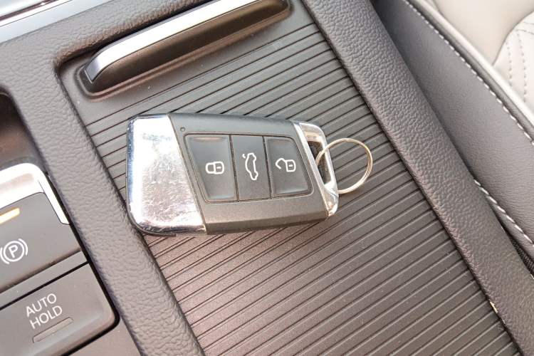 Used Volkswagen Magotan 2023 2 Million Units Limited Edition 330TSI DSG Leading Version
