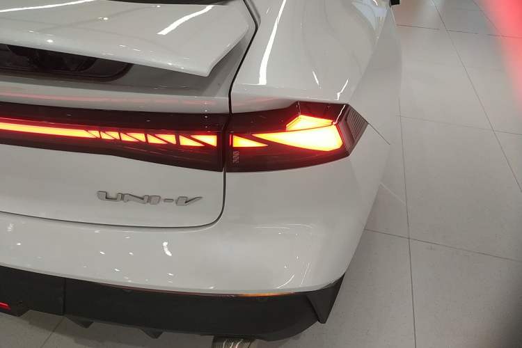 Used Changan UNI-V 2022 1.5T Prestige Version
