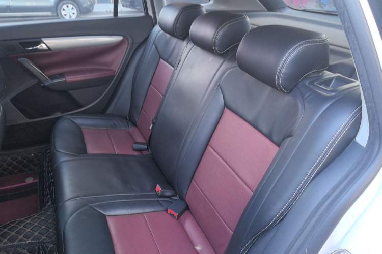 Used Volkswagen Gran Lavida 2013 1.6L Automatic Fashion Model
