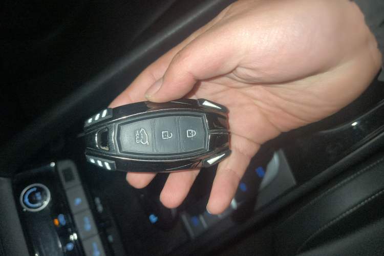 Used Hyundai Elantra 2023 1.5L CVT LUX Prestige Edition
