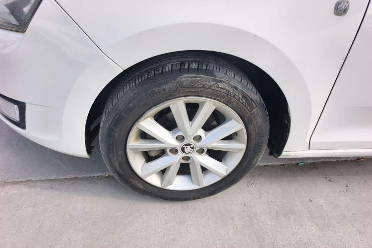 Used Skoda Rapid 2015 1.6L Automatic Smart Selection Model
