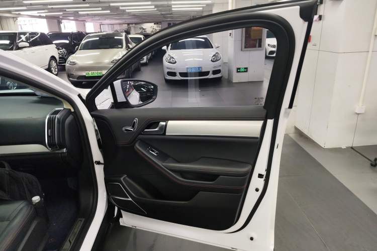 Used BYD Tang New Energy 2020 DM 2.0T Dual-Engine All-Wheel Drive Prestige 7-Seater China VI Standard
