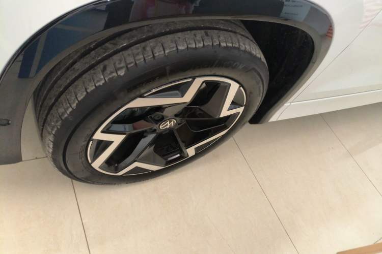 Used Volkswagen Tayron 2025 Tharu L 330TSI Two-Wheel Drive Elite City Package
