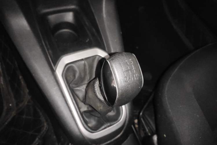 Used Peugeot 301 2014 1.6L Manual Comfort Edition
