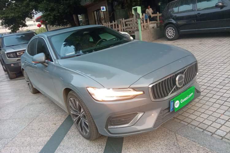 Used Volvo S60 2023 B4 Zhiyuan Luxury Edition

