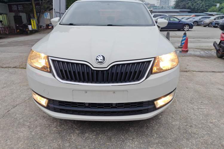Used Skoda Rapid 2016 1.6L Manual Trend Edition
