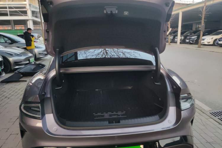 Used  SU7 2024 Rear-Drive Ultra-Long Range Advanced Pro-Level Intelligent Driving Version
