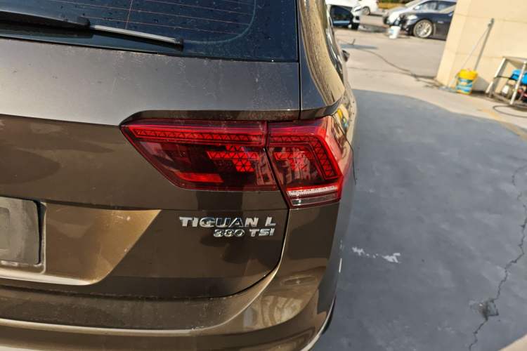 Used Volkswagen Tiguan L 2018 380TSI Automatic All-Wheel Drive Luxury Edition
