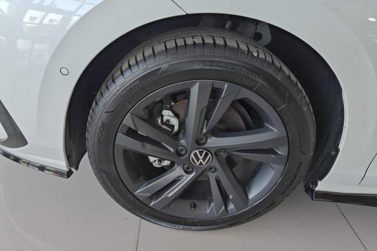 Used Volkswagen Golf 2023 Facelift 280TSI DSG R-Line Lite
