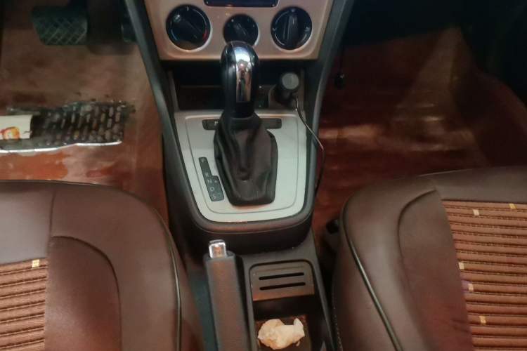 Used Volkswagen Lavida 2013 Revised Classic 1.6L Automatic Fashion Edition
