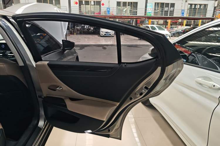 Used Lexus ES 2018 200 Excellence Edition China V Standard
