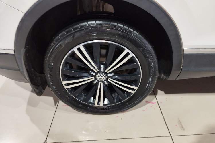 Used Volkswagen Tiguan L 2019 Updated Version 330TSI Automatic Two-Wheel Drive Panoramic Comfort Edition China VI Standard
