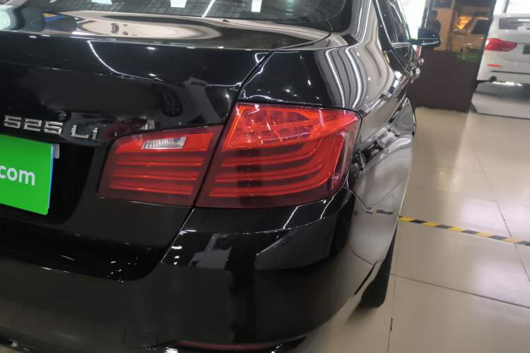 Used BMW 5 Series 2017 525Li Leading Model
