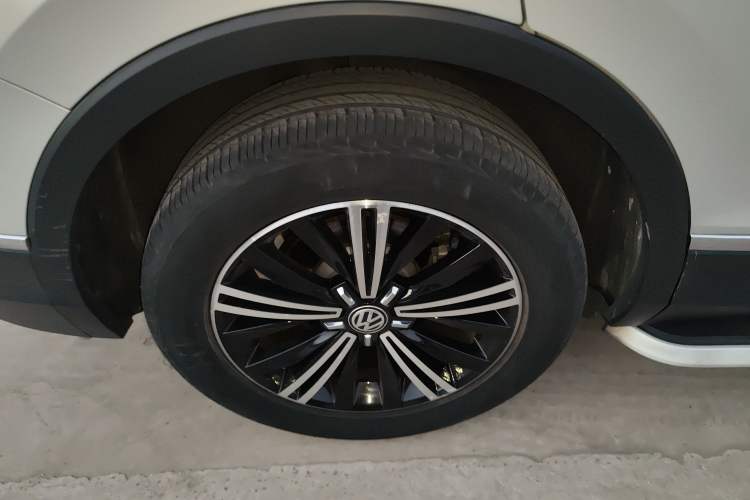 Used Volkswagen Tiguan L 2017 380TSI Automatic All-Wheel-Drive Luxury Edition
