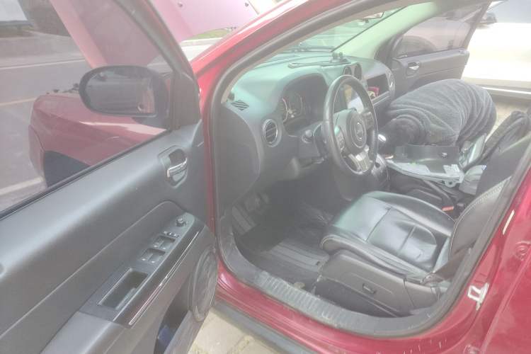 Used  Compass 2012 2.4L Four-Wheel Drive Urban Edition