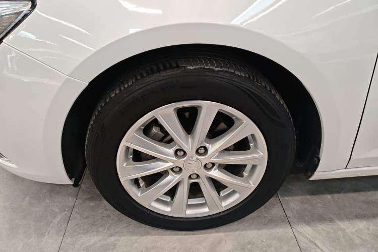 Used Buick Verano 2017 Sedan 20T Dual-Clutch Leading Model
