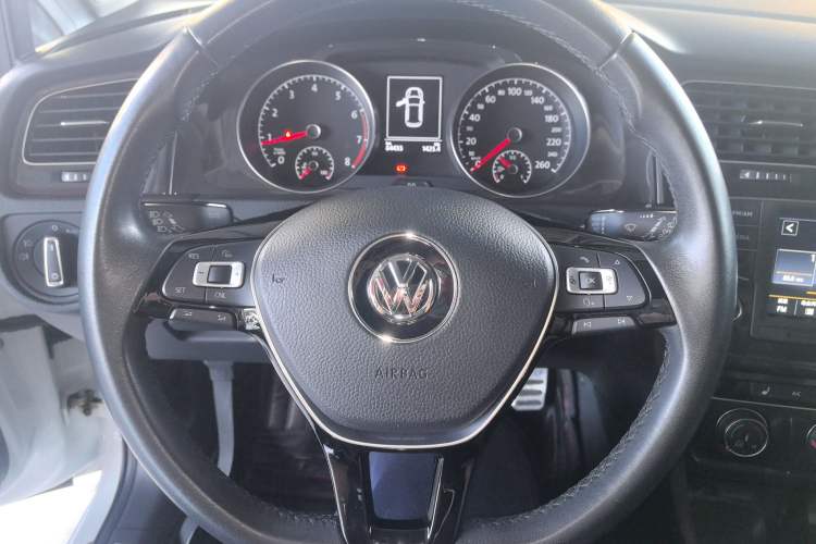 Used Volkswagen Golf 2017 230TSI Automatic Luxury Million-Vehicle Commemorative Edition
