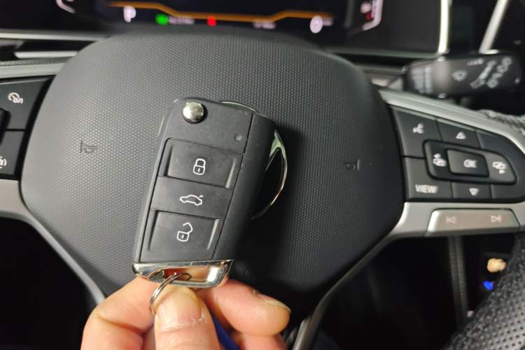 Used Volkswagen Tiguan L 2024 330TSI Automatic Two-Wheel Drive Smart Edition
