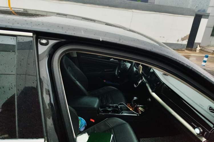 Used Volkswagen Passat 2020 Facelift 330TSI Elite Edition China VI Standard
