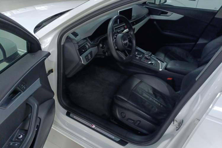 Used Audi A4L 2019 40 TFSI Fashion Edition China VI Emission Standard
