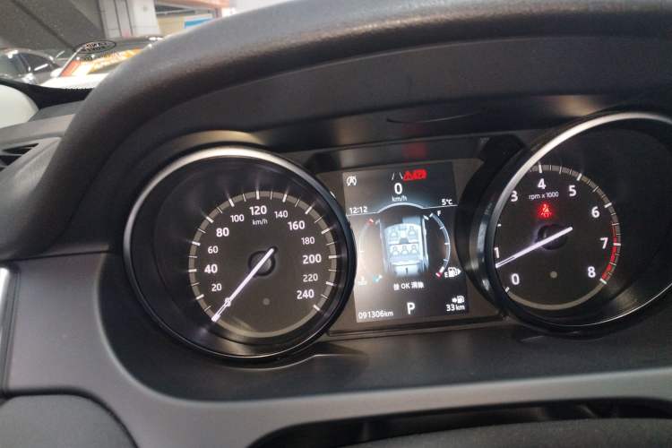 Used Land Rover Discovery Sport 2019 240 PS SE Version China VI Standard
