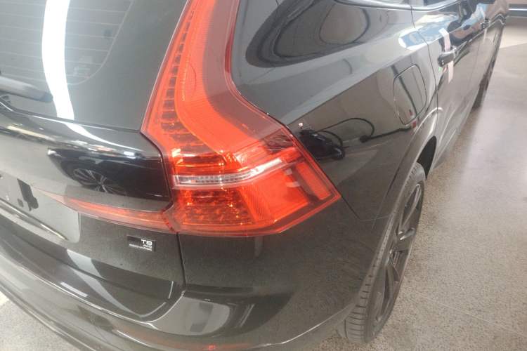 Used Volvo XC60 New Energy 2024 T8 Plug-in Hybrid Long-Range All-Wheel Drive Zhiyuan Polar Night Edition
