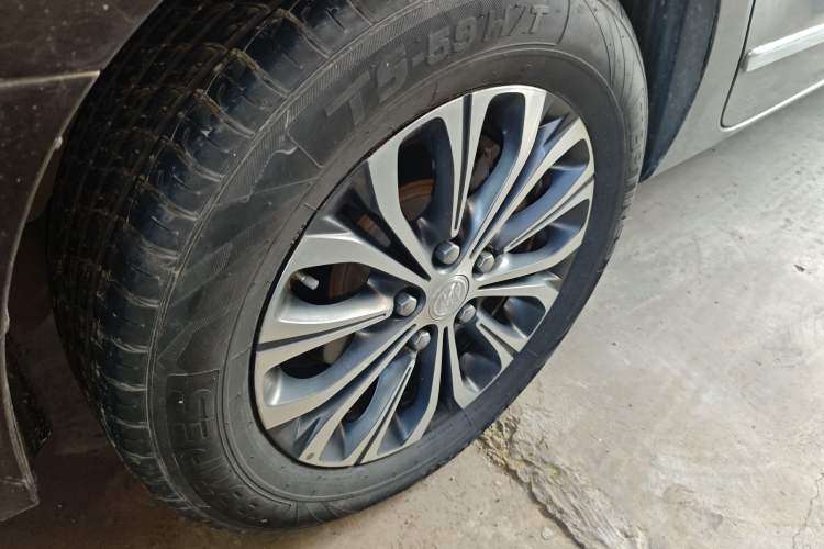 Used Buick GL8 2021 Land Cruiser Executive Class 652T Luxury Model
