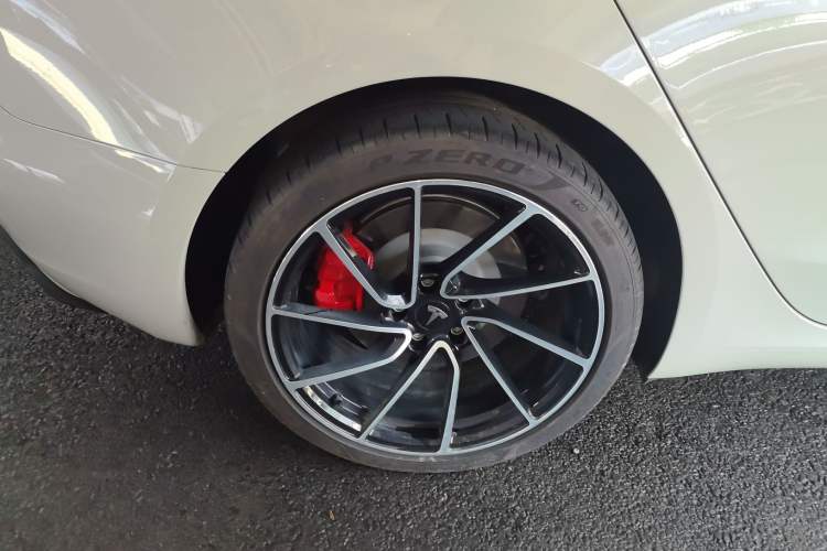 Used Tesla Model 3 2023 Long-Range All-Wheel-Drive Version
