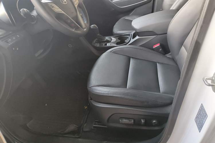 Used Hyundai Santa Fe 2013 2.4L Automatic Two-Wheel Drive Smart Version
