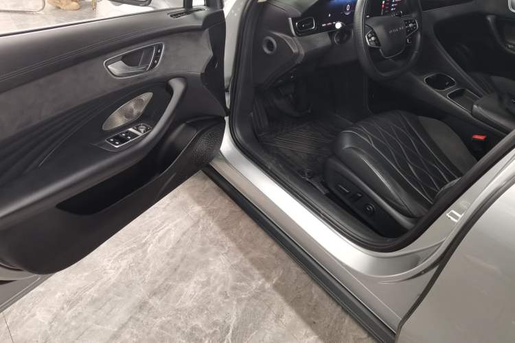 Used Roewe D7 2023 DMH 125km Flagship Edition
