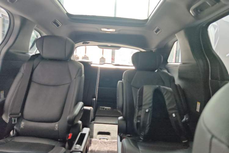 Used Toyota Sienna 2021 2.5L Hybrid Platinum Edition
