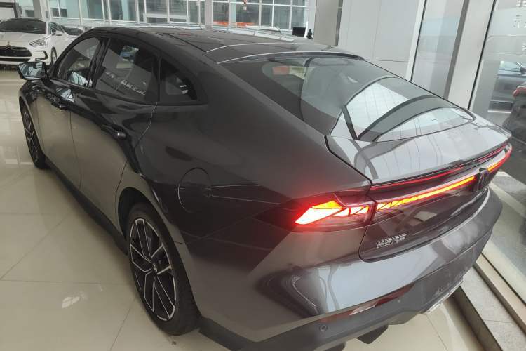 Used Changan UNI-V iDD 2024 Blue Whale Smart Electric iDD 136km ZhiKu Model