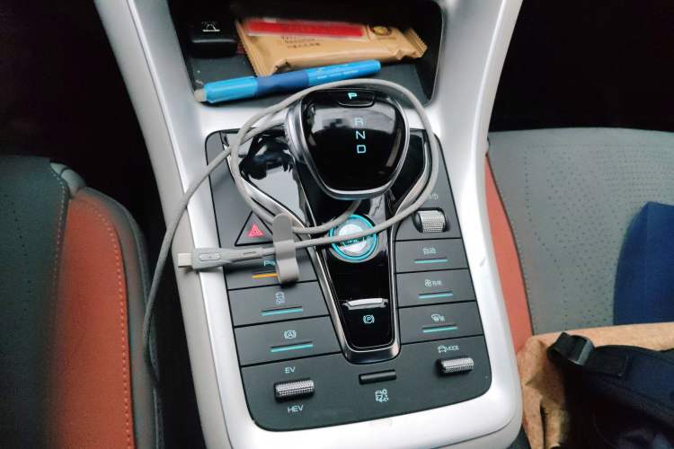 Used BYD Song Pro New Energy 2023 Champion Edition DM-i 71KM Navigation Model
