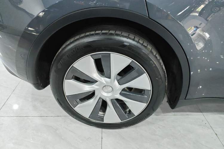 Used Tesla Model Y 2022 Long-Range All-Wheel-Drive Version
