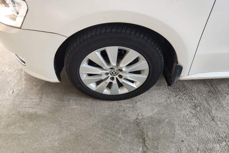 Used Volkswagen Lavida 2013 Restyled Classic 1.6L Manual Comfort Edition