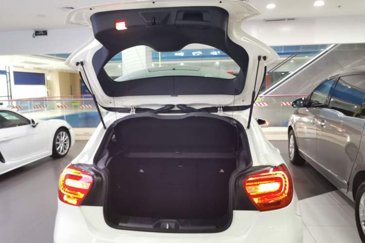 Used Mercedes-Benz A-Class 2015 A 200 Fashion Model
