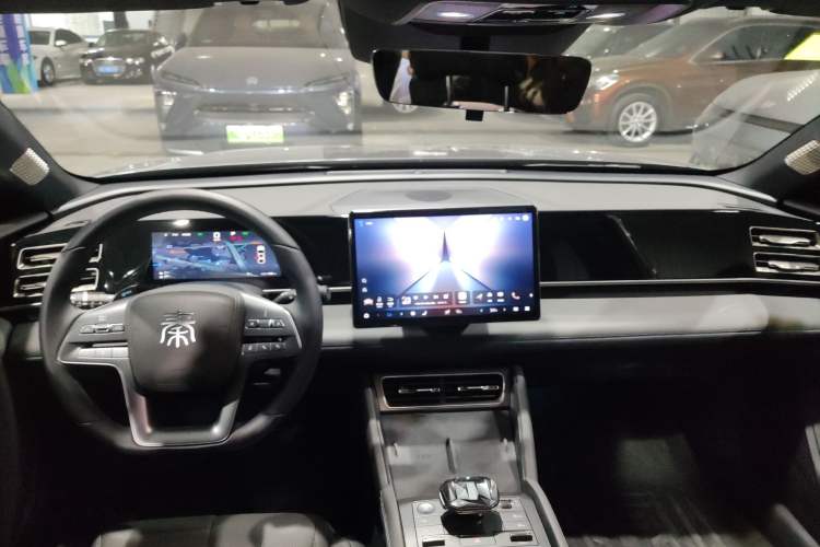 Used BYD Qin L 2025 DM-i Smart Drive 120KM Superior Model
