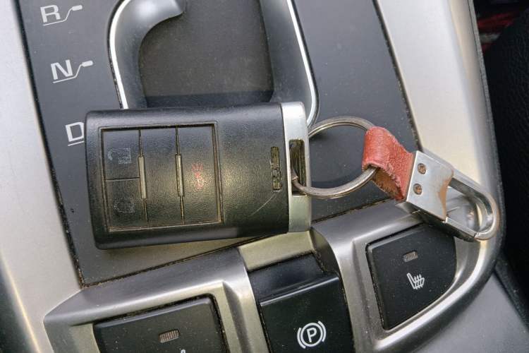 Used Chevrolet Captiva 2017 2.4L 4x4 Flagship Edition 7-Seater
