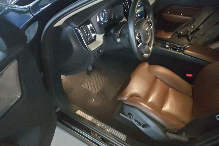 Used Volvo XC60 2018 T5 4x4 Zhiya Luxury Edition