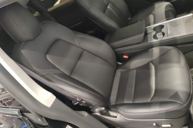 Used Tesla Model Y 2022 Long-Range All-Wheel-Drive Version
