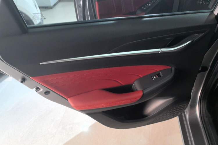 Used Changan Eado 2021 PLUS Blue Whale NE 1.4T GDI DCT Prestige Model
