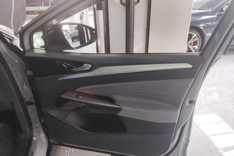 Used Volkswagen ID.4 CROZZ 2021 Long-Range Lite PRO Two-Wheel Drive Version
