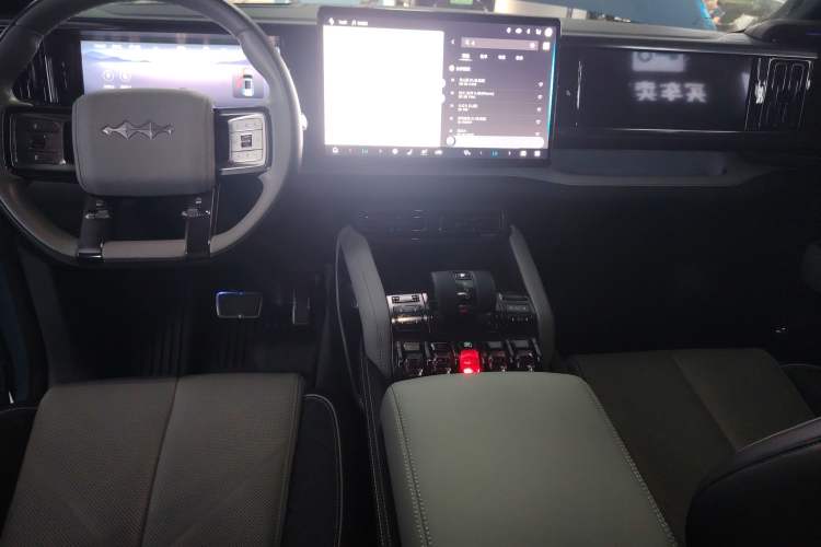 Used Formula Leopard Leopard 5 2023 Navigator Edition
