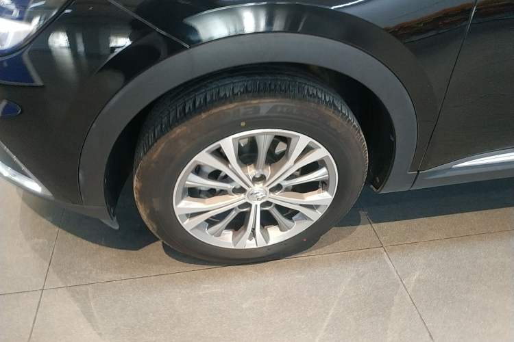 Used Buick Envision 2022 Encore Plus 652T Five-Seat Luxury Model
