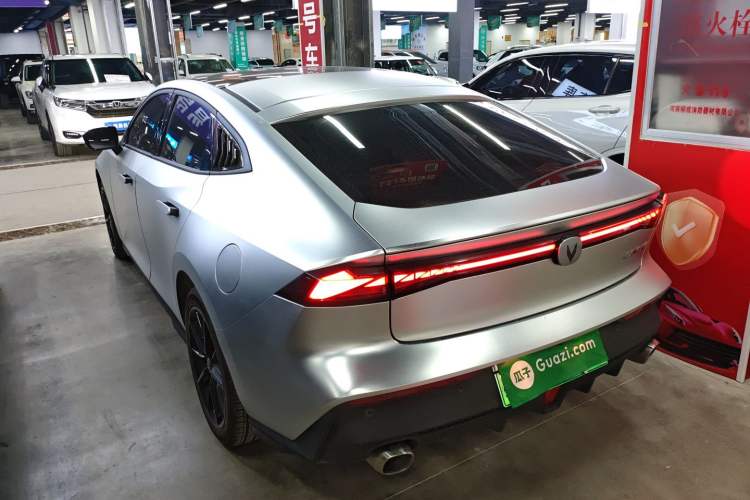 Used Changan UNI-V iDD 2023 ZhiDian iDD 1.5T 113km ZhiKu Model
