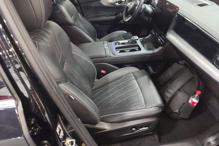 Used GAC Trumpchi GS8 2024 Linghang Series 2.0 TGDI Four-Wheel Drive Luxury Smart Connectivity Version