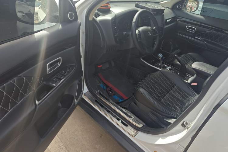 Used Mitsubishi Outlander 2020 2.0L Two-Wheel Drive Comfort Edition 5 Seats
